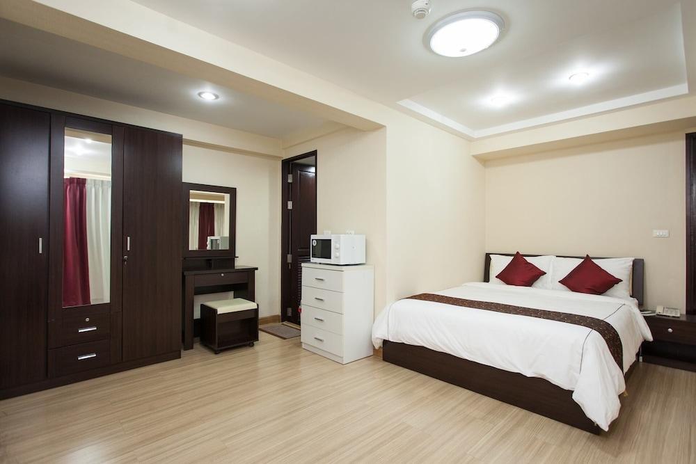 Alisha Court Hotel & Residence Bangkok Exterior foto