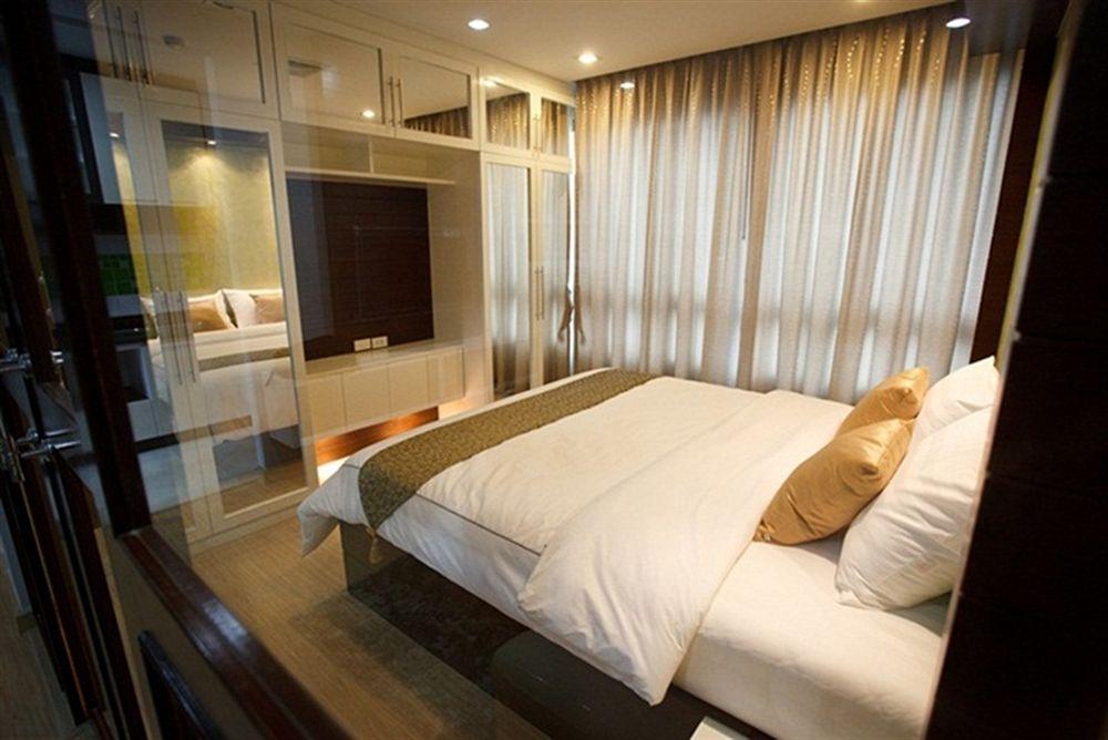 Alisha Court Hotel & Residence Bangkok Exterior foto