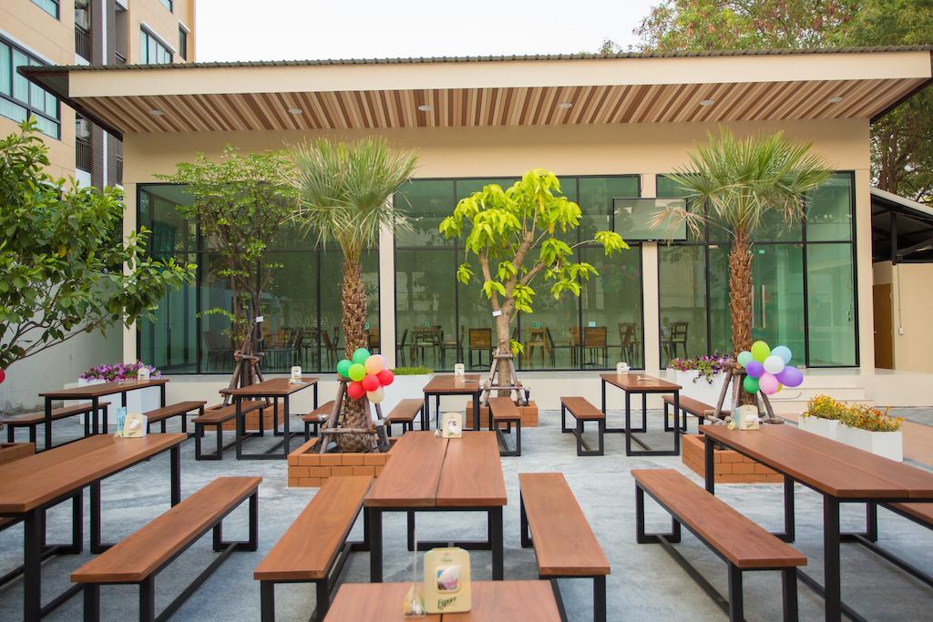 Alisha Court Hotel & Residence Bangkok Exterior foto